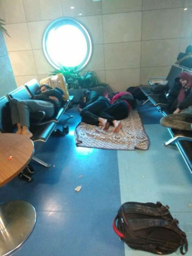 مسافرون عالقون في مطار القاهرة