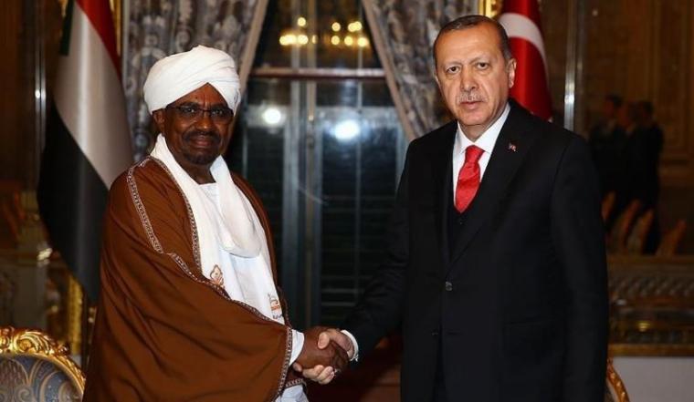 الرئيس التركي رجب طيب اردوغان والرئيس السوداني عمر البشير