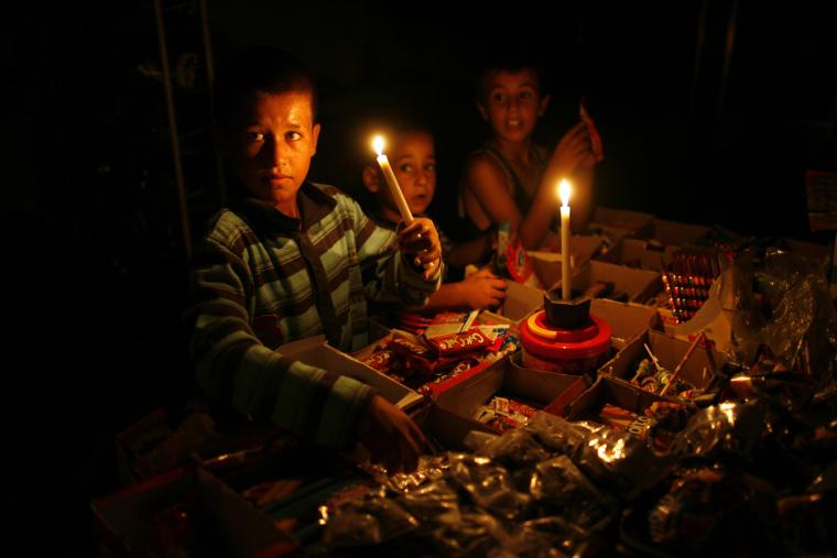 انقطاع التيار الكهرباء عطَّل مناحي الحياة في غزة