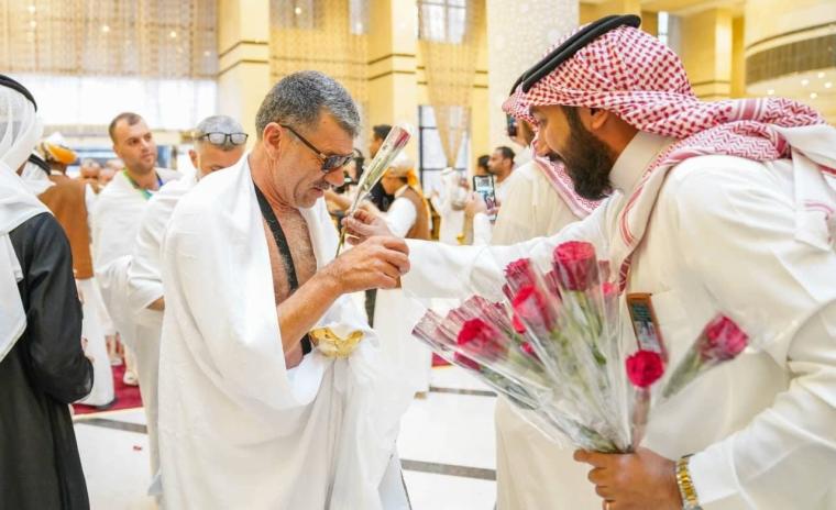 استقبال اهالي الشهداء لدى وصولهم السعودية لأداء فريضة الحج 