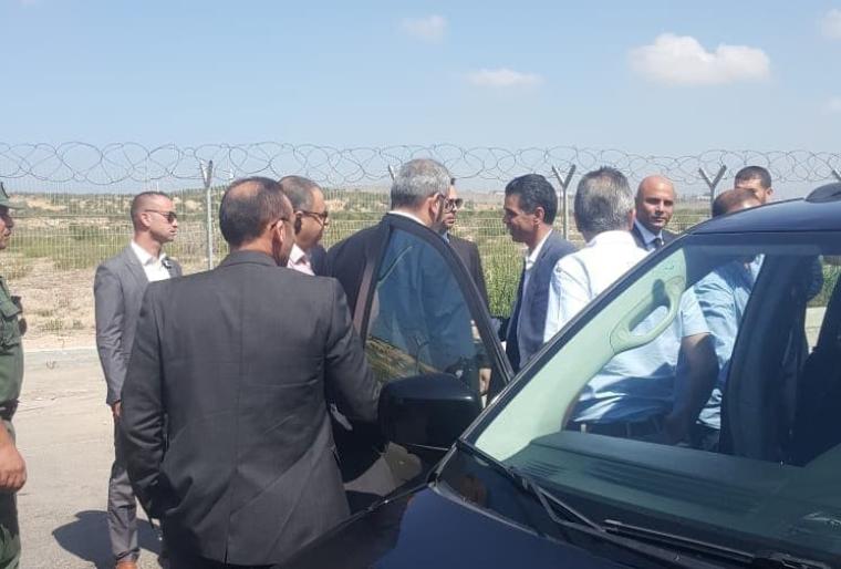 صورة للوفد المصري لحظة قدومه إلى قطاع غزة