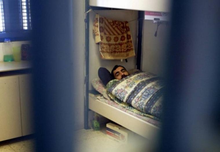 اسير فلسطيني داخل سجون الاحتلال (ارشيف)