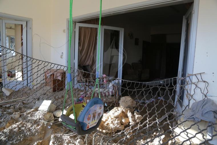 آثار القصف الإسرائيلي على مباني سكنية ومدنية في قطاع غزة الليلة (11).JPG