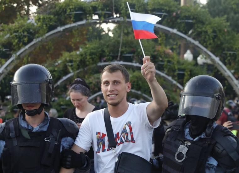 قمع المتظاهرين في موسكو