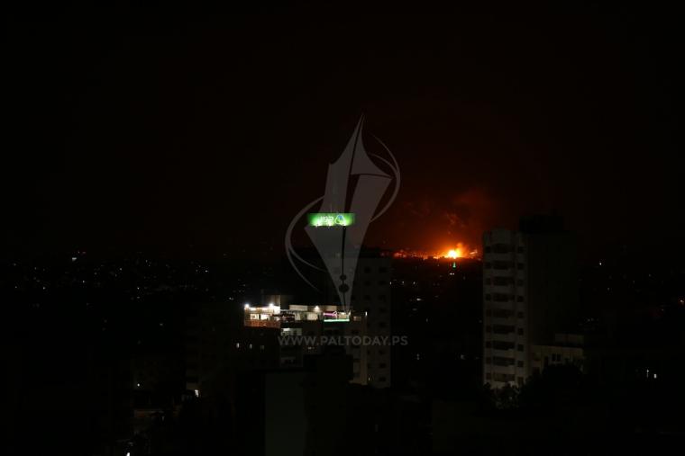 صورة أثناء قصف الاحتلال أمس