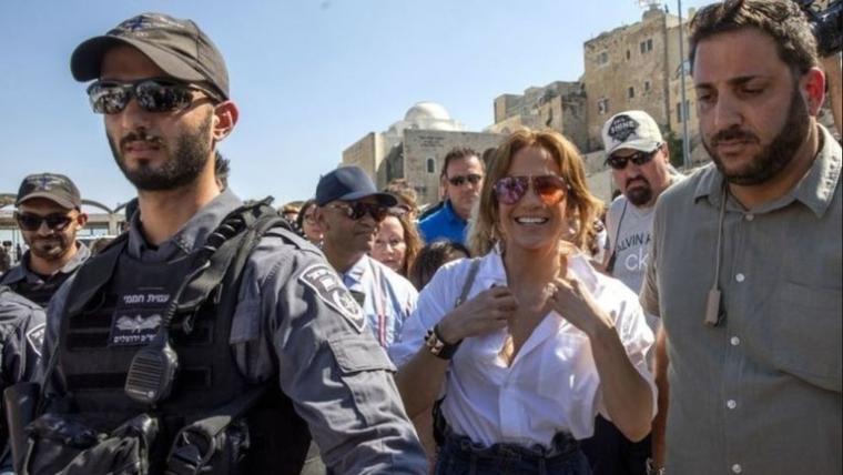 جينيفر لوبيز اثناء زيارتها للقدس