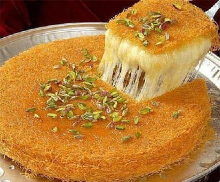 مكونات حلوى الكنافة بالقشطة وطريقة عملها السهلة في البيت  