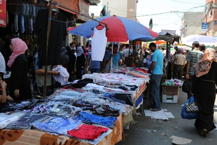 بسطة لبيع ملابس العيد في غزة (ارشيف)