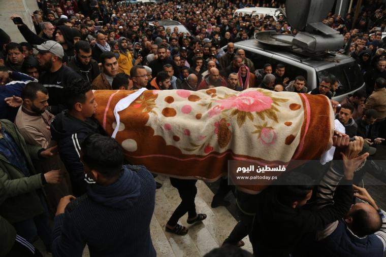 تشيع جثامين شهداء حريق النصيرات وسط حالة من الحزن (13).JPG