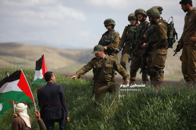 جيش الاحتلال يهاجم الفلسطينيين في الأغوار 