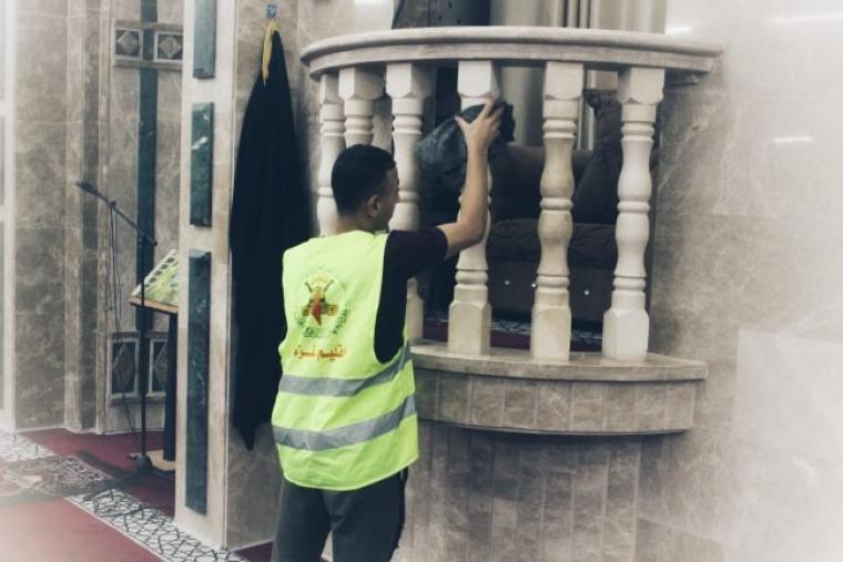 صورة من حملة تعقيم وتنظيف المساجد