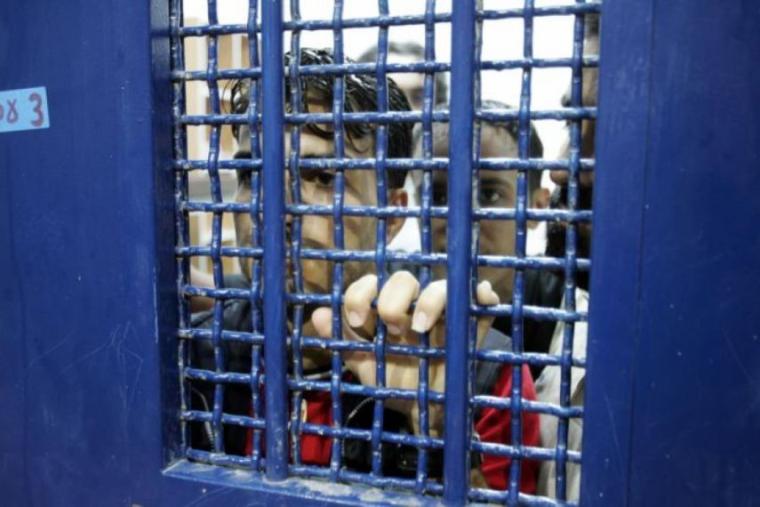 محكمة الاحتلال تمدد اعتقال أسير من جنين