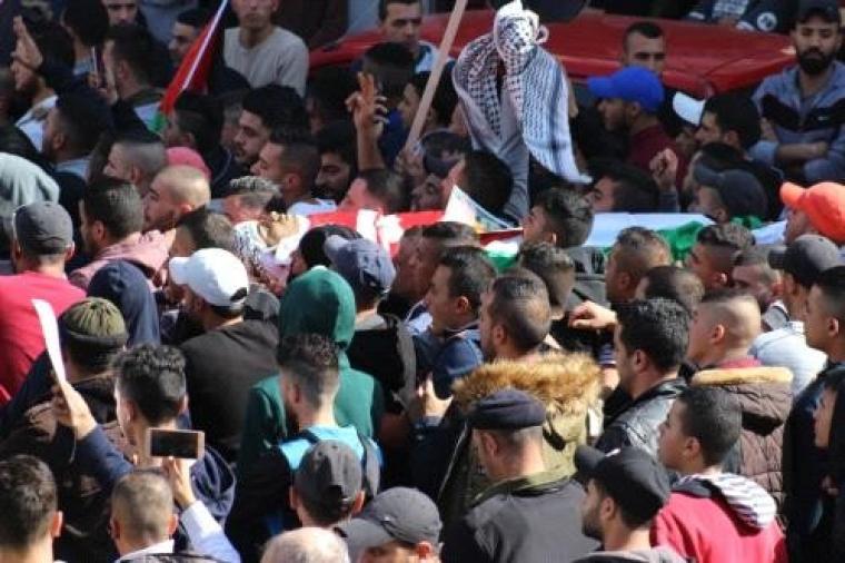 صورة من تشييع جثمان ابو عبيد