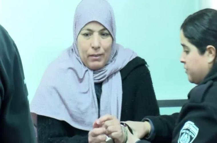 والدة الشهيد اشرف نعالوة