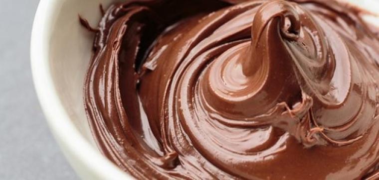 شاهد طريقة عمل شوكولاتة نوتيلا في البيت بسهولة وبسرعة كبيرة
