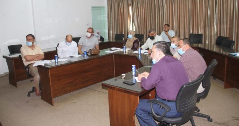 بلدية دير البلح تناقش ملاحظات دراسة نظام الأبنية المعدل في محافظات غزة