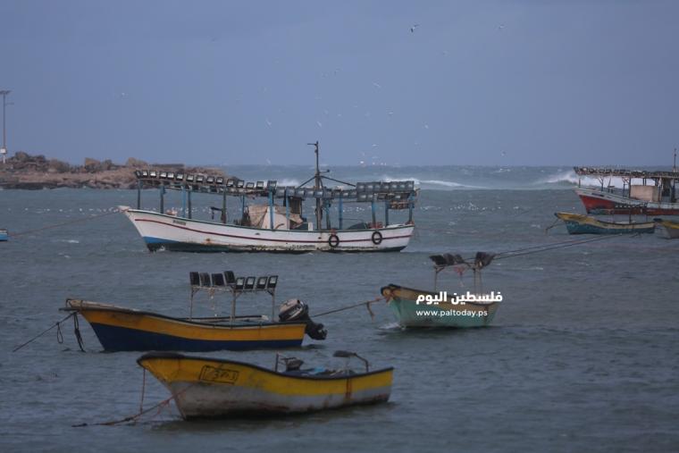 بكر يعلن عن إعادة فتح بحر غزة أمام الصيادين