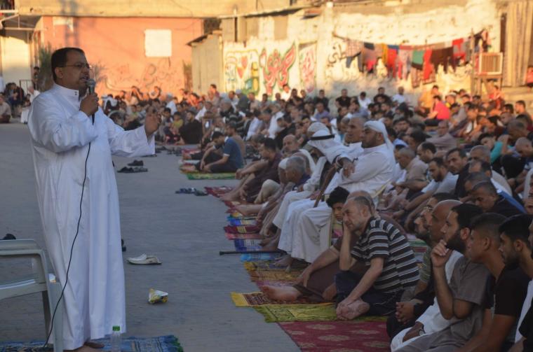 صلاة العيد في ساحة الشهيد أنور عزيز شمال القطاع