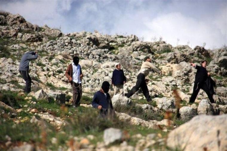 الاحتلال يستولي على أراضي المواطنين شمال الخليل