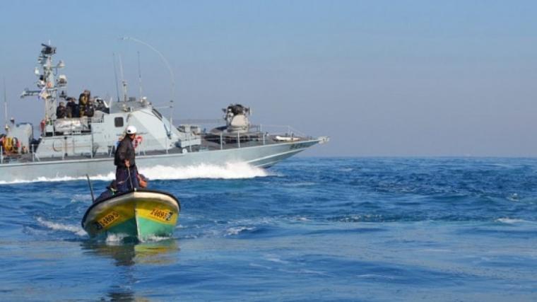 زوارق الاحتلال تطلق النار اتجاه الصيادين في عرض بحر شمال غزة