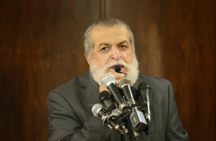 الشيخ عزام يهاتف المتفوقين في الثانوية العامة من أبناء الشهداء والأسرى ويهنئهم بالنجاح