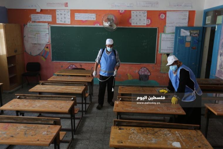 تعقم المدارس بغزة استعدادا للموسم الدراسي (1)