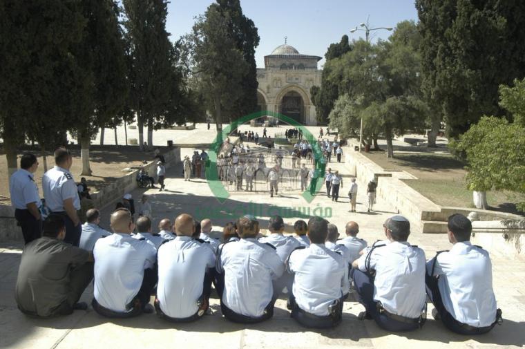 الشرطة خلال اقتحامهم للمسجد الأقصى