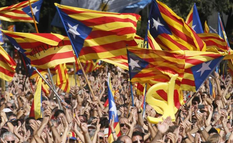 نائبة رئيس الوزراء: لابد من تراجع كتالونيا عن خطط الاستقلال بحلول يوم الخميس