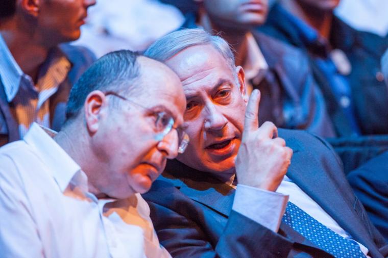 رئيس وزراء الاحتلال بنيامين نتنياهو ورئيس جيشه موشي يعلون