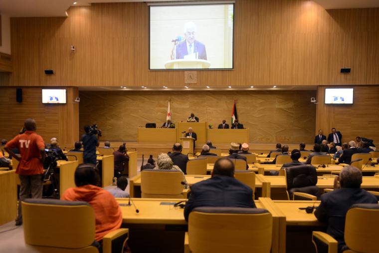 الرئيس عباس أمام برلمان جيبوتي