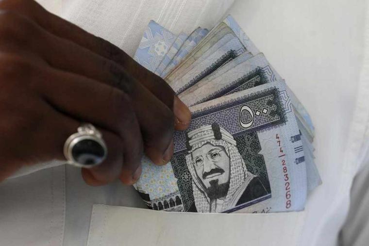 "هبوط" أسعار صرف الريال السعودي مقابل الدولار فى السوق السوداء اليوم