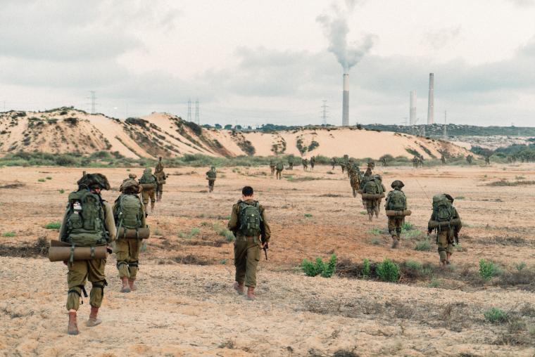 لواء المظليين في جيش الاحتلال على حدود غزة