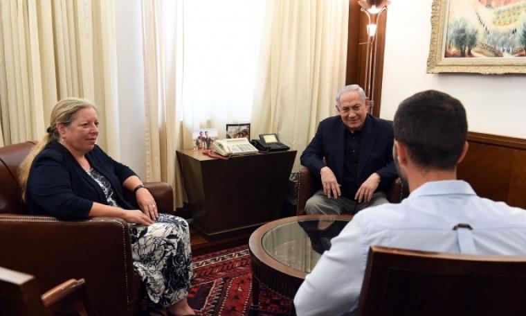 نتنياهو يستقبل قاتل الأردنيين في مكتبه