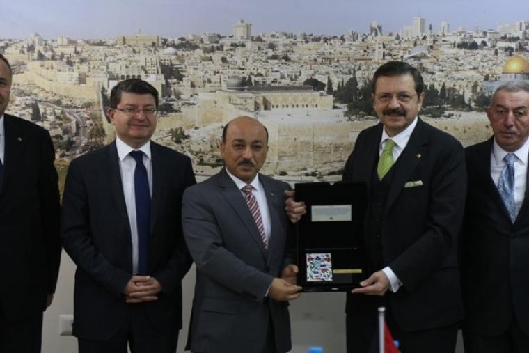 الوزير الحساينة خلال استقباله الوفد التركي