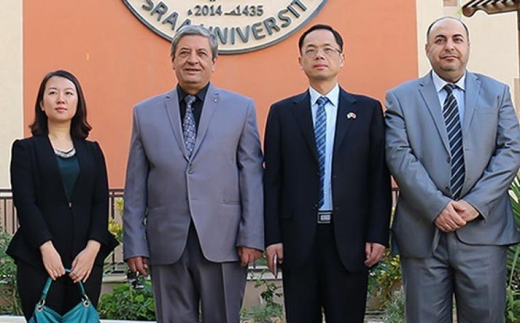 السفير الصيني لدى دولة فلسطين خلال زيارته لجامعة الاسراء