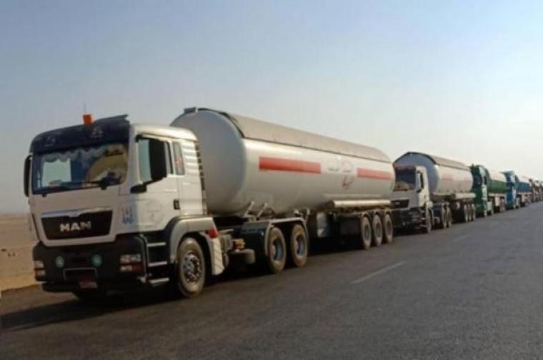 شاحنات وقود مصري