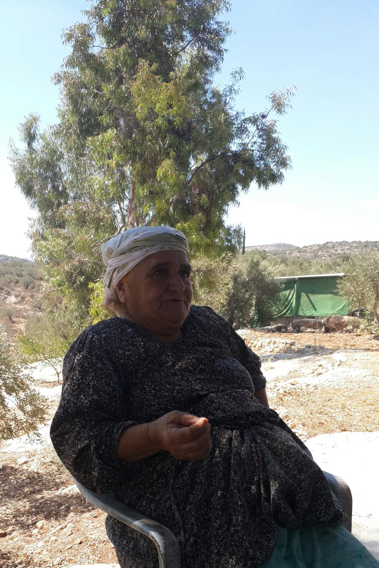نجية تتحدى الاحتلال 