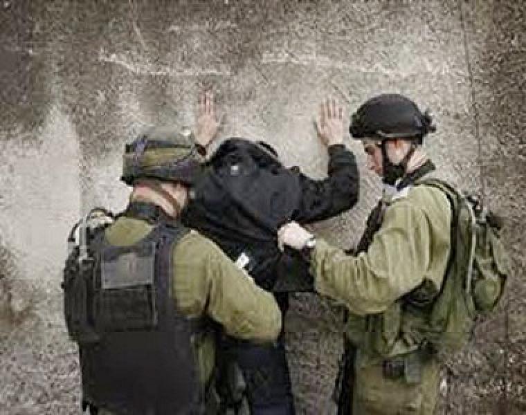 الاحتلال يعتقل مواطناً في الضفة الغربية