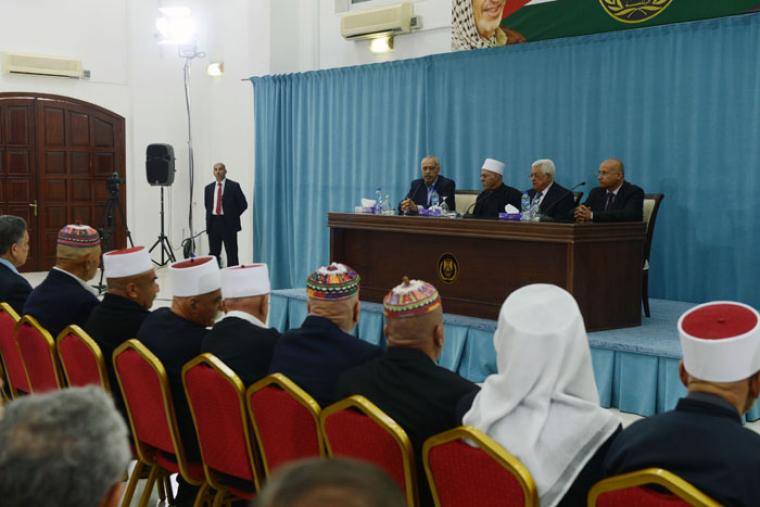 الرئيس عباس خلال لقائه بوفد درزي