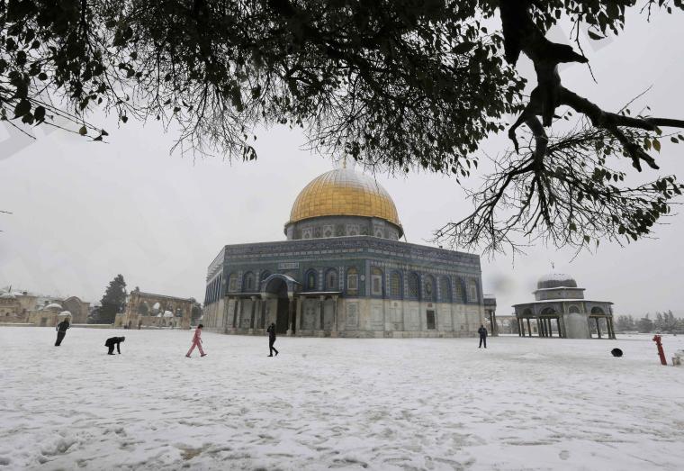 القدس تكتسي بالثلوج