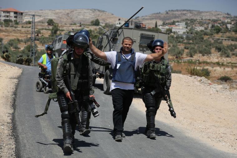 جنود الاحتلال والصحفيون