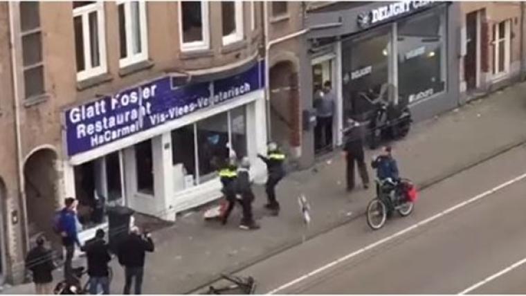فيديو| شاب هولندي يغضب للقدس ويحطم متجر يهودي