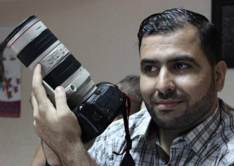 الصحفي عامر ابو عرفة