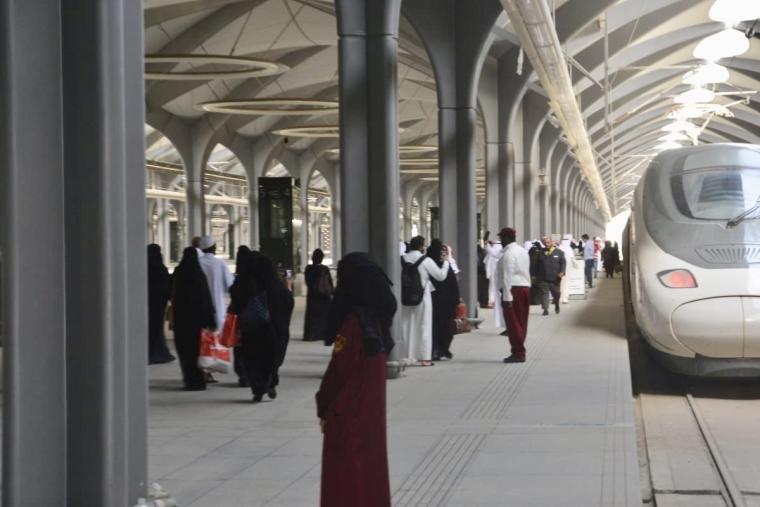 تفسير حلم القطار للعزباء والمتزوجة والحامل (لابن سيرين)