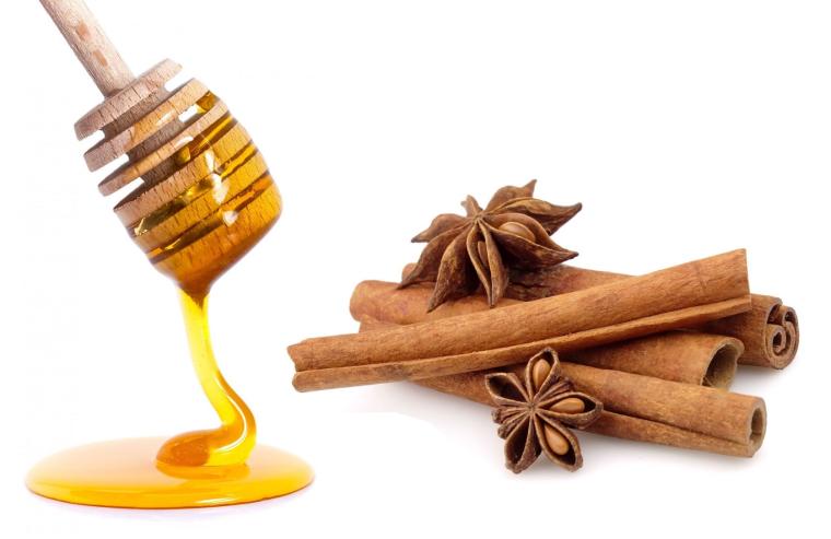 يعد مخلوط العسل والقرفة مشروباً سحرياً يساعدك على التخلص من أمراض عديدة -(تعبيرية)