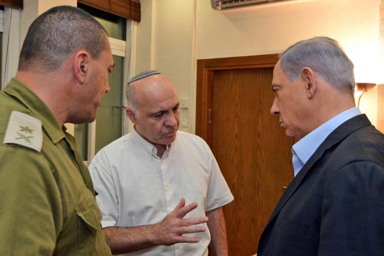 يورام كوهين مع رئيس حكومة الاحتلال بنيامين نتنياهو 