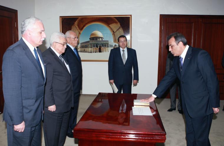 السفير مصالحة يؤدي اليمين امام الرئيس عباس