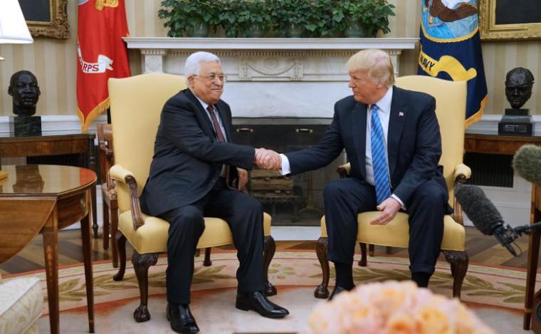 الرئيس محمود عباس ونظيره الأمريكي دونالد ترامب
