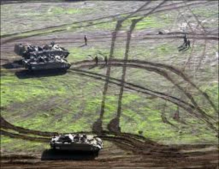 دبابة اسرائيلية تتوغل في قطاع غزة