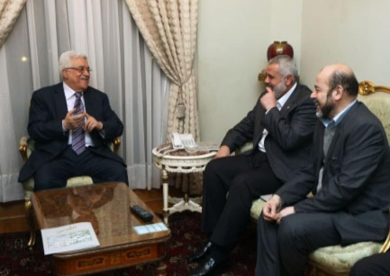 الرئيس عباس يلتقي هنية في القاهرة